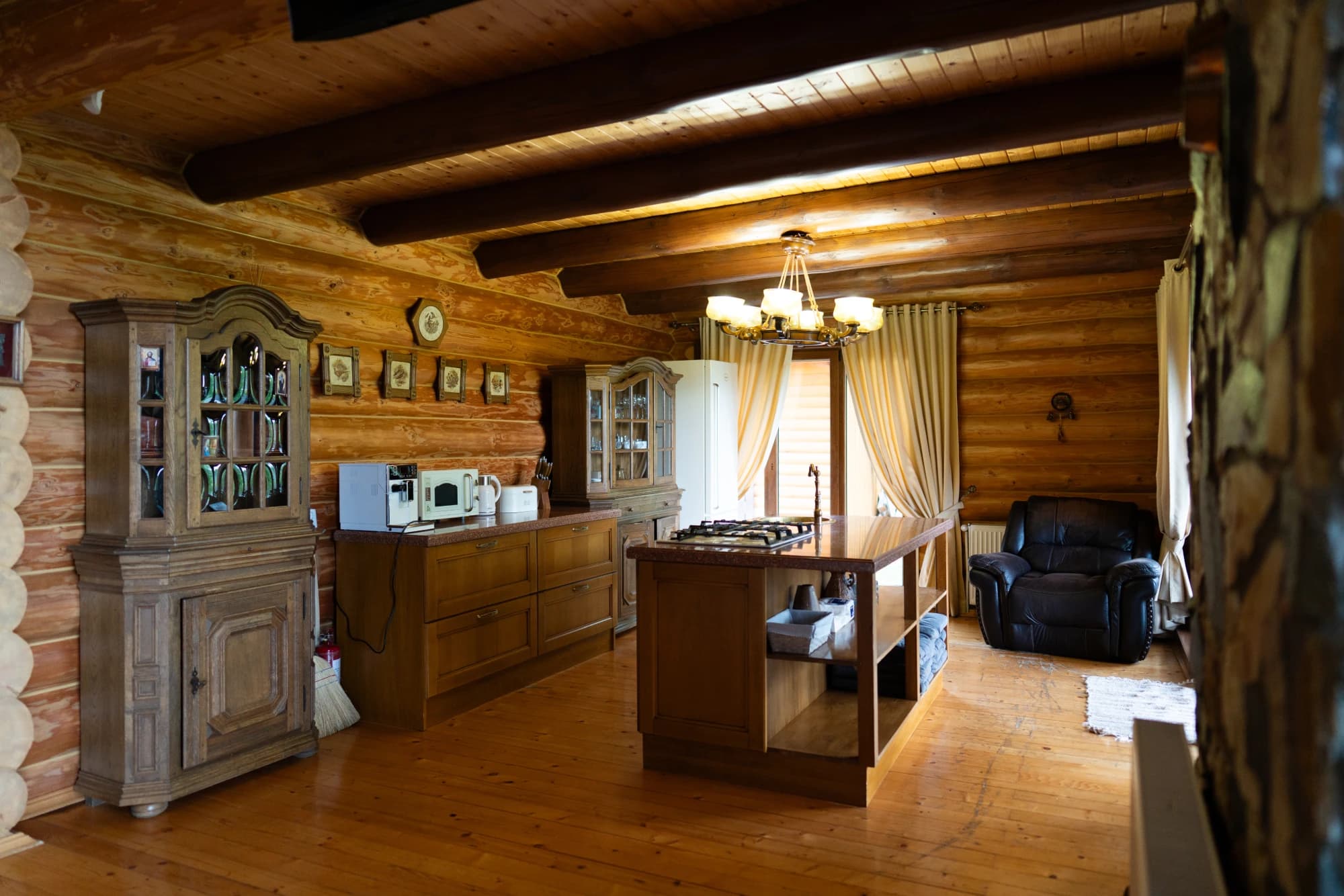 Кухня, вітальня, тераса